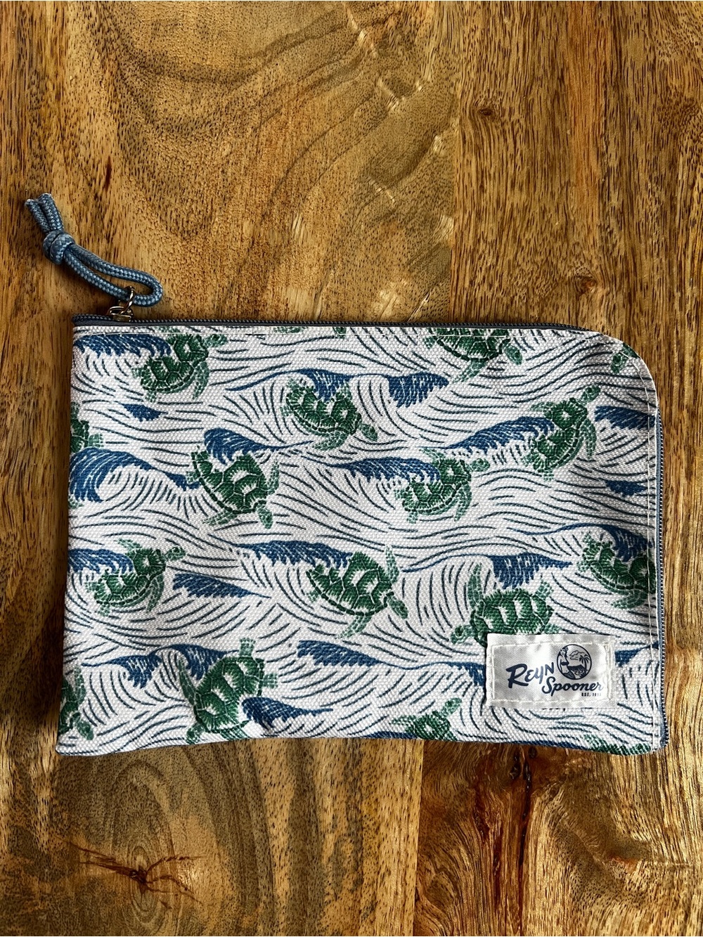 Reyn Spooner Sea Turtle Print Zip Pouch - United Airlines